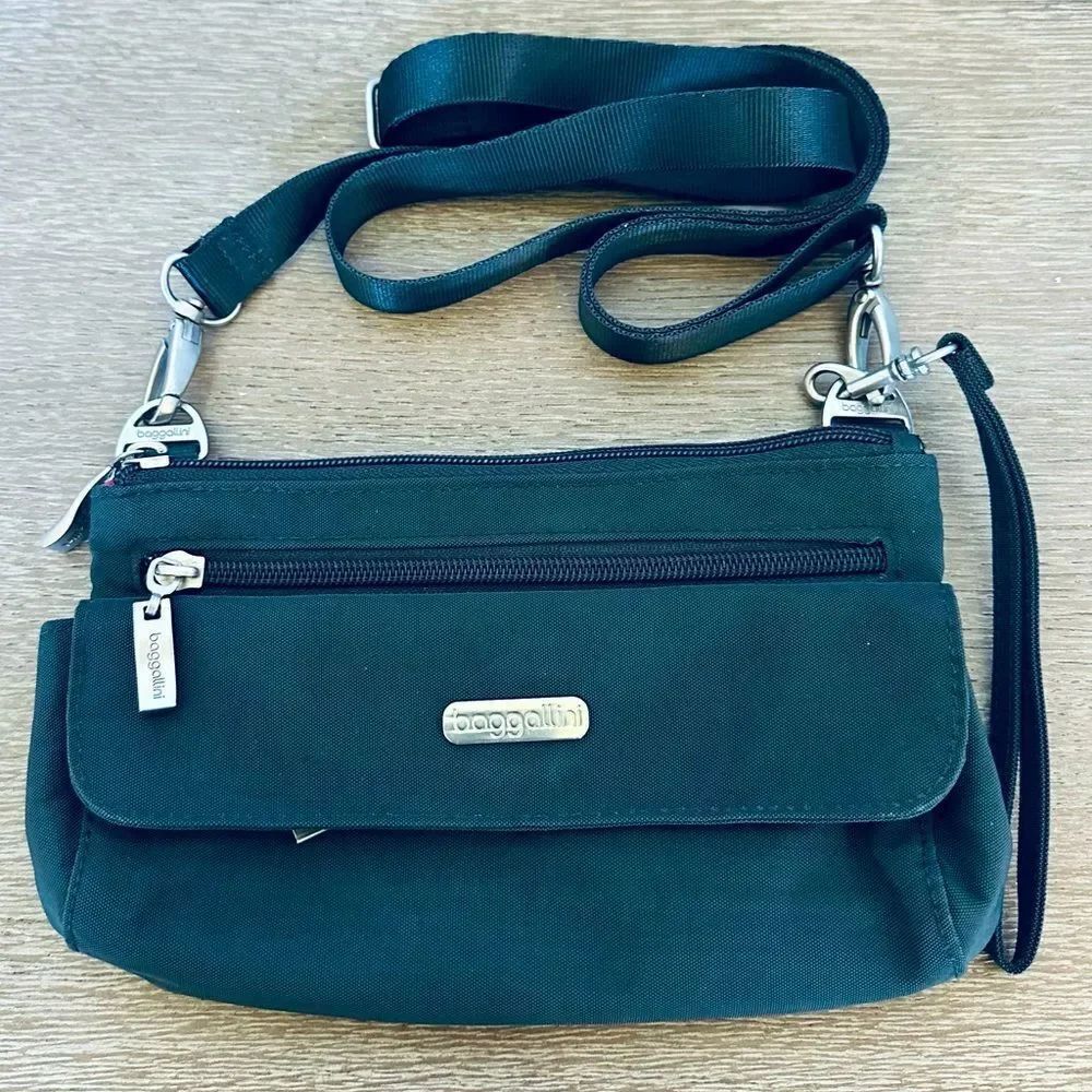 NWOT Baggallini Gray Crossbody Wallet Bag Purse